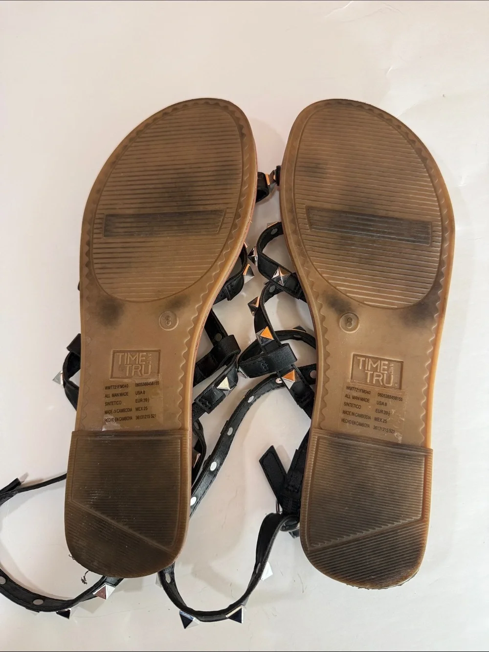 Time and Tru Silver Studded Black Strappy Flat Gladiator Sandals size 8
